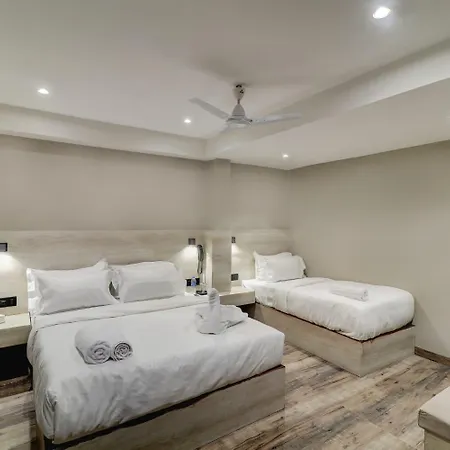 Luxury Embrace Near Exhibition Center Guest house