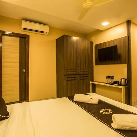 Golden Crown Guest house *