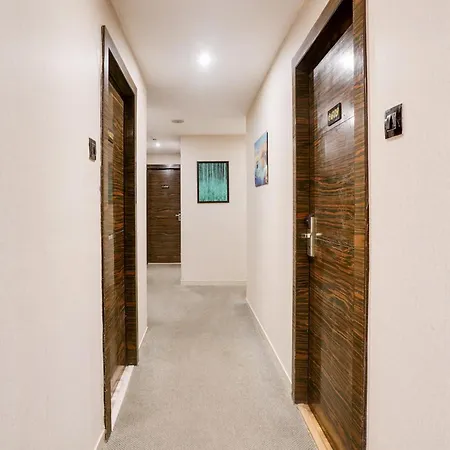 Hotel Collection O Andheri Near Western Express Highway