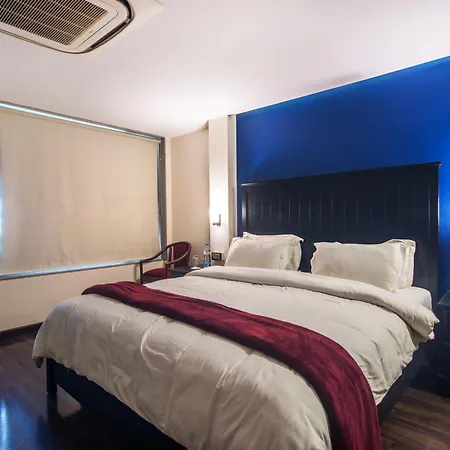 Bed & Breakfast The V Sadan