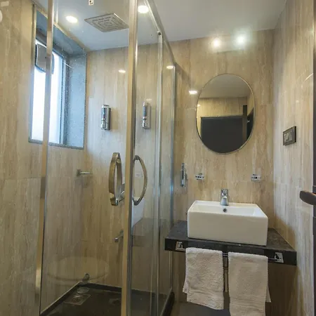 The V Sadan Bed & Breakfast 4*