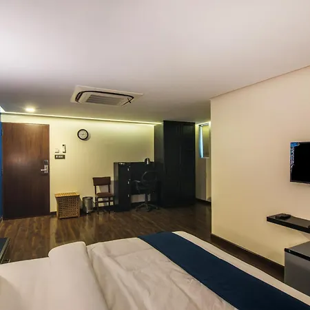 The V Sadan Bed & Breakfast 4*