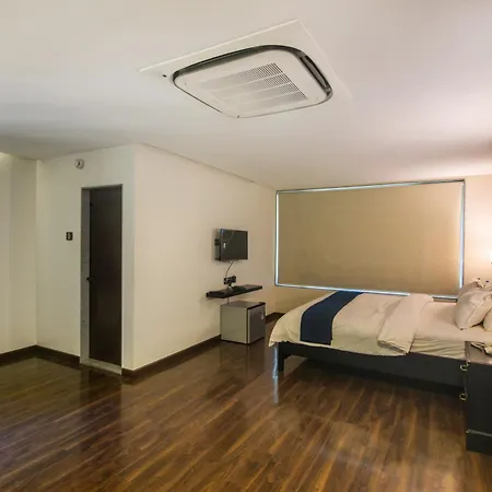 Bed & Breakfast The V Sadan 4*