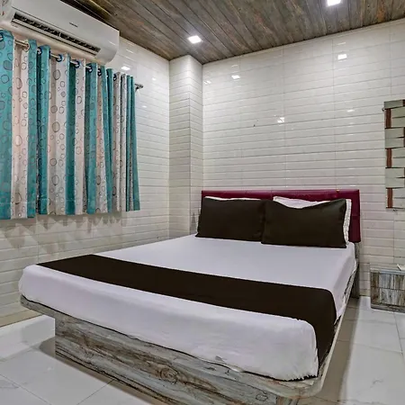 Hotel O Taj And Boarding 4*