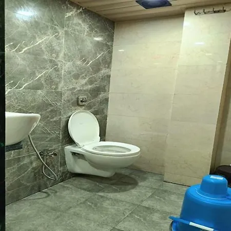 Fathima Andheri East Subway Hostel *