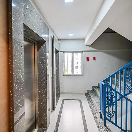 Indie Studios, Chembur Hotel