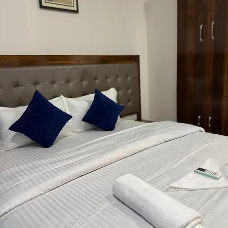 Luna Spaces- 3 Bedroom In Powai Apartment
