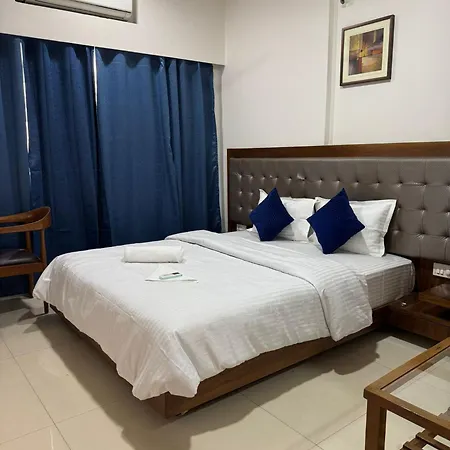 Luna Spaces - Near Iit Apartment