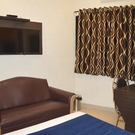 Akasa Near T2 International Airport Hotel 3*