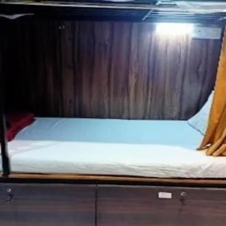Hotel Golden View Near Masjid Bander Station 2*