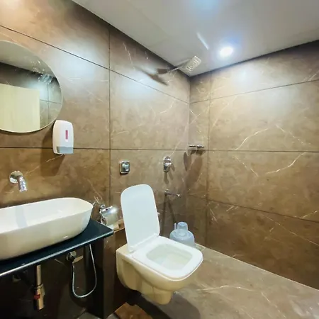 Guest house Glitz Riza - Nr Nesco Exhibition Centre Goregaon Mumbai