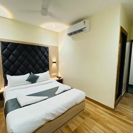 Glitz Riza - Nr Nesco Exhibition Centre Goregaon 2*
