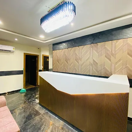 Guest house Glitz Riza - Nr Nesco Exhibition Centre Goregaon 2*