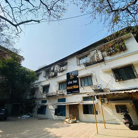 Guest house Glitz Riza - Nr Nesco Exhibition Centre Goregaon 2*