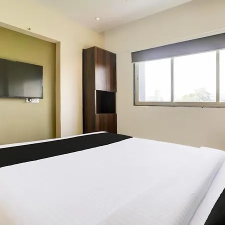 Vibes Juhu Hotel 4*