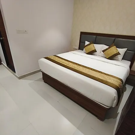 Morya Residency Parel Hotel 2*