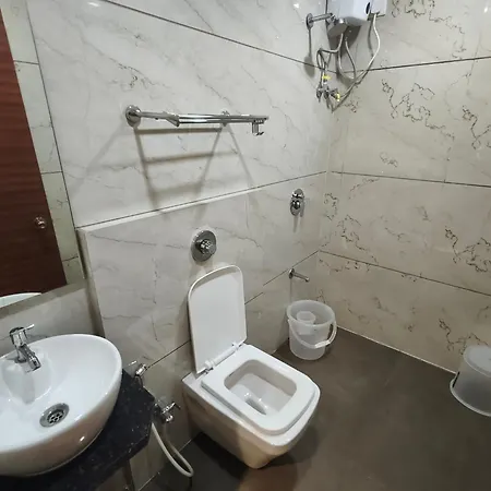 Hotel Morya Residency Parel 2*