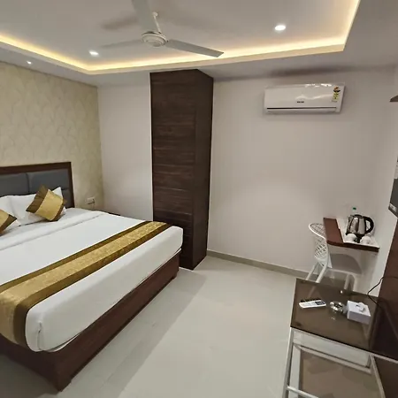 Morya Residency Parel 2*