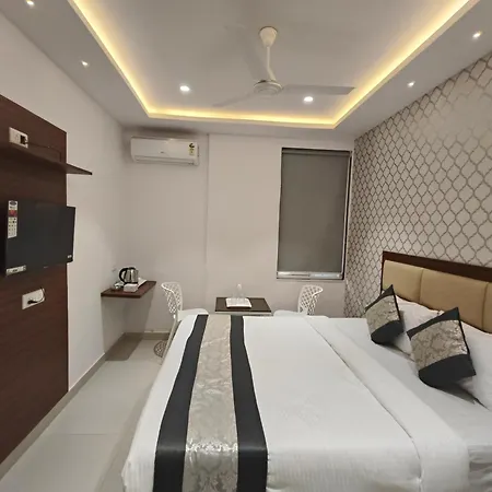Morya Residency Parel 2*