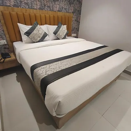 Morya Residency Parel Hotel 2*
