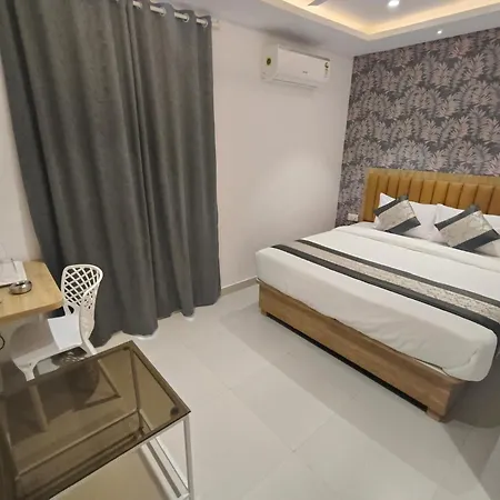 Morya Residency Parel 2*