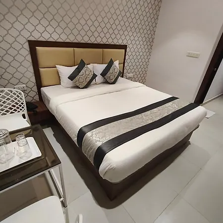 Morya Residency Parel 2*