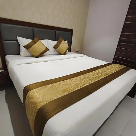 Morya Residency Parel 2*