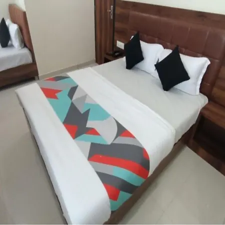Guest house Glitz Lavender- Nr International Airport 2*
