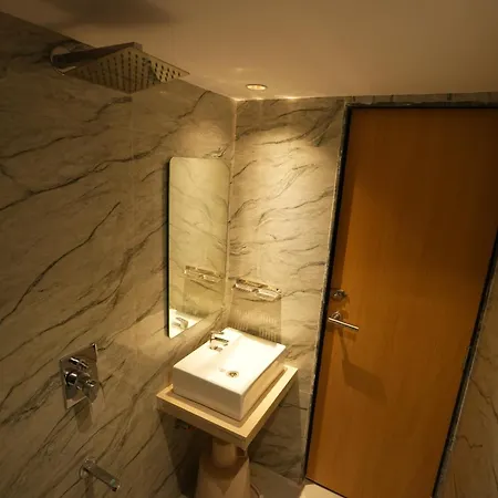 Hotel Boston 2*