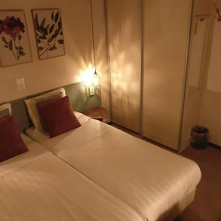 Bently International Hotel