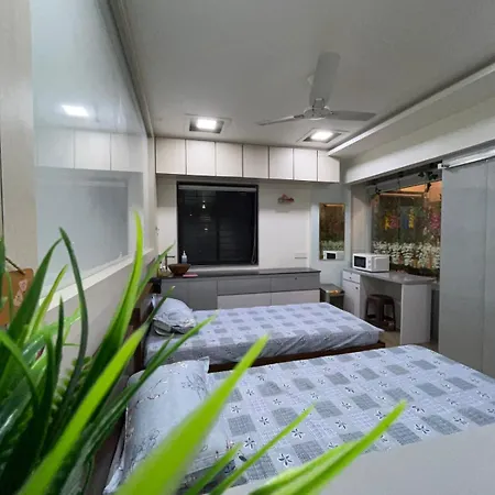 Pristine Studio Apartment, Andheri West Apartment *