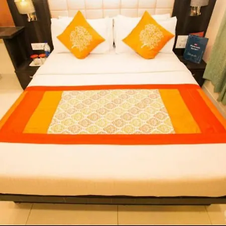 Avenue Near T-2 International Airport Hotel 3*