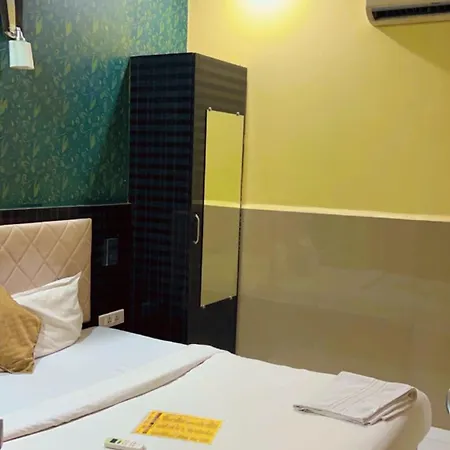 Hotel Avenue Near T-2 International Airport Mumbai