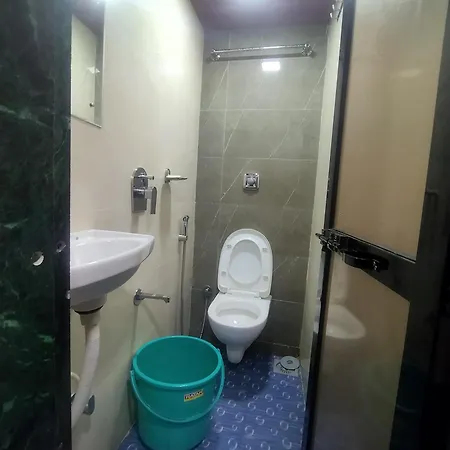 Noor Sakinaka Hostel *