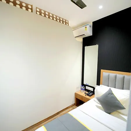 Cabinstay-airport Hostel