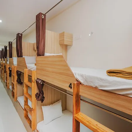 Capsule hotel Sahara Stay-near Nesco Exhibition Centre Mumbai