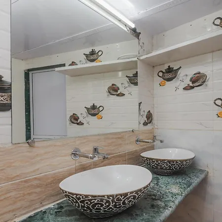 Capsule hotel Sahara Stay-near Nesco Exhibition Centre *