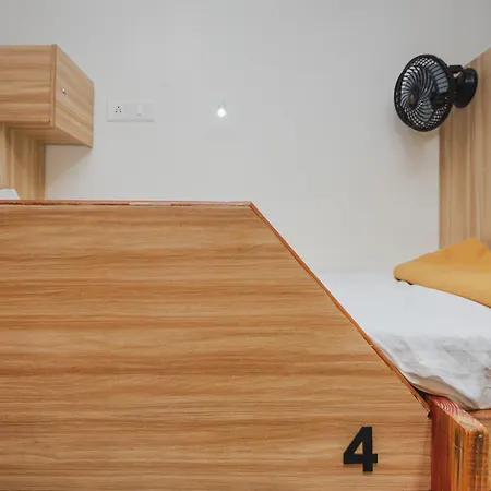 Capsule hotel Sahara Stay-near Nesco Exhibition Centre