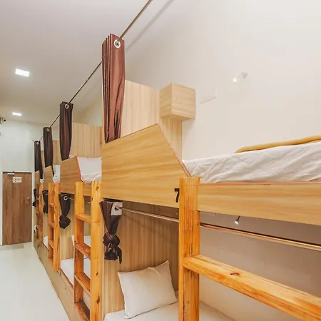 Sahara Stay-near Nesco Exhibition Centre Capsule hotel *
