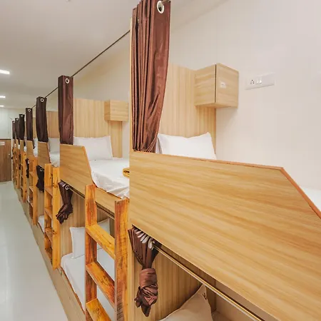 Capsule hotel Sahara Stay-near Nesco Exhibition Centre Mumbai