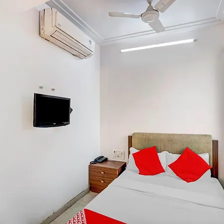 Hotel O Delight Near Andheri Railway Station 4*