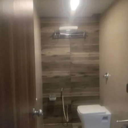 Glitz A Residency - Nr International Airport