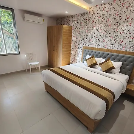 Hotel Morya Residency Parel 2*