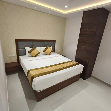 Morya Residency Parel Hotel 2*