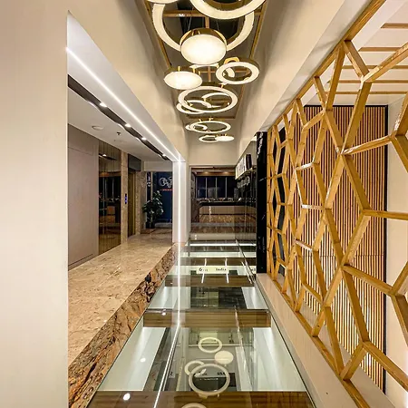 Auris & Banquets, International Airport 4*