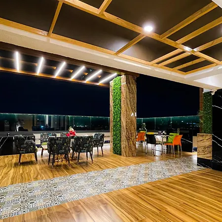 Hotel Auris & Banquets, International Airport