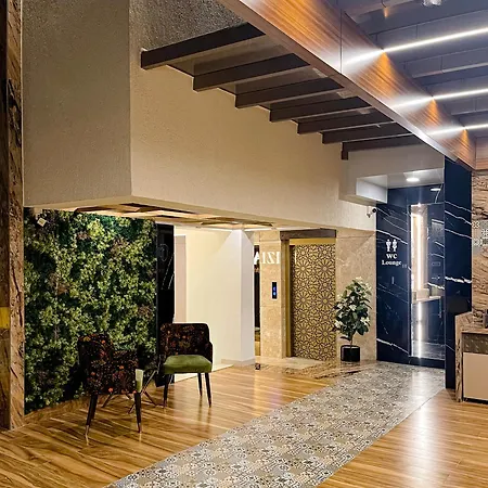 Hotel Auris & Banquets, International Airport 4*