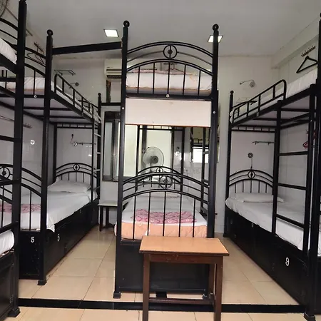 Shri Laxmi Hotel *