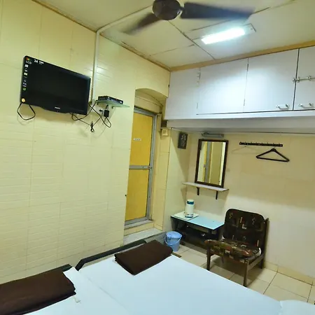Shri Laxmi Hotel *