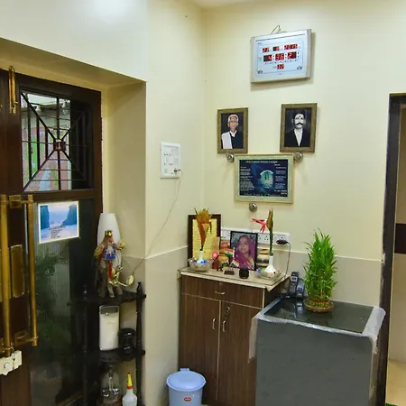 Shri Laxmi Hotel *